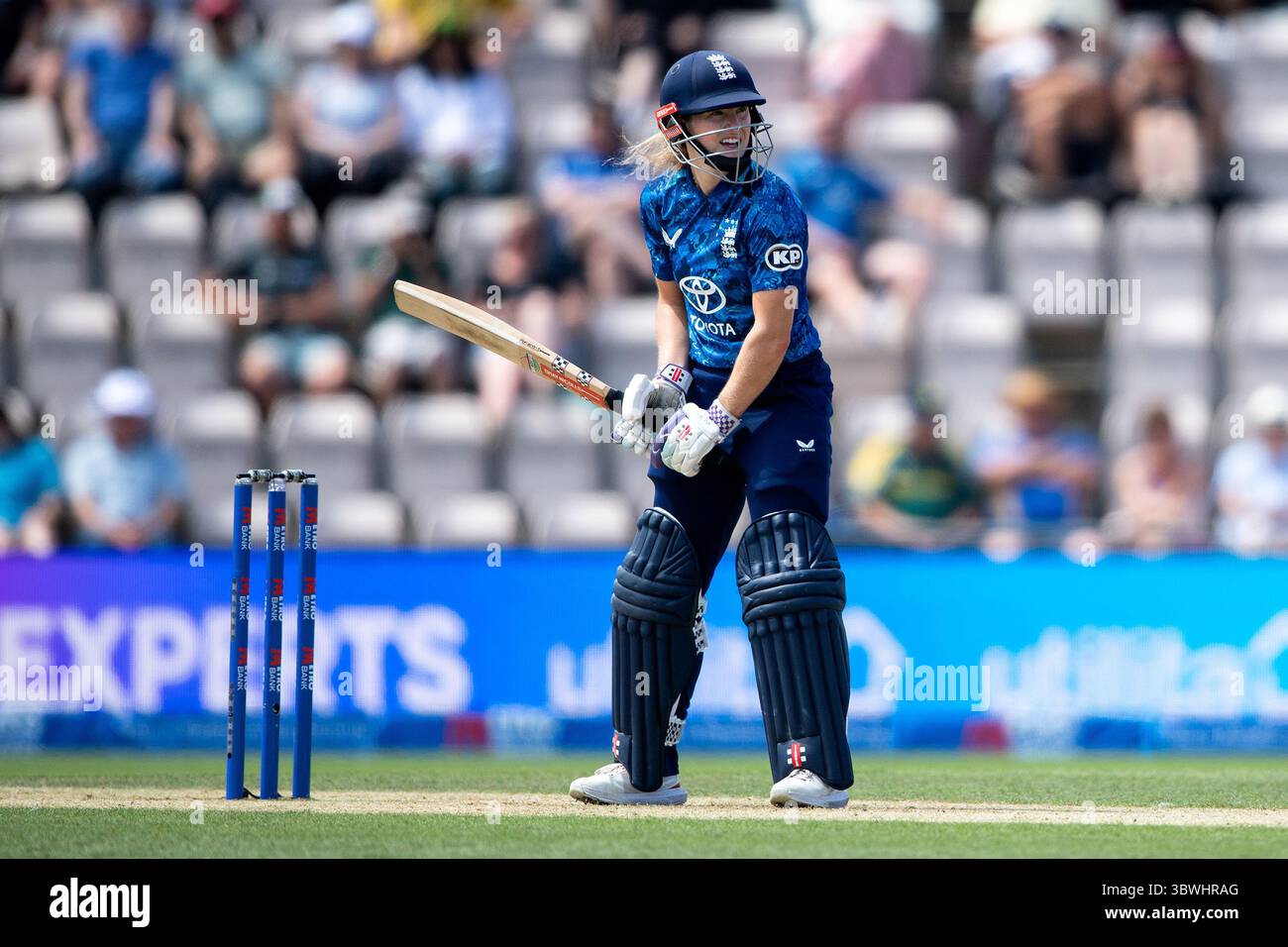 Southampton, Regno Unito, 16 luglio 2025. Emma Lamb dell'Inghilterra batte durante la prima partita internazionale del Metro Bank One Day tra England Women e India Women all'Utilita Bowl. Crediti: Dave Vokes/Dave Vokes/Alamy Live News Foto Stock