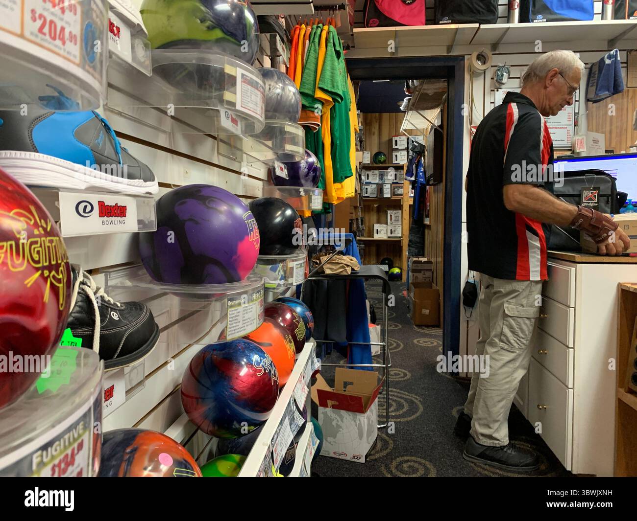 19 giugno 2021, SARASOTA, FLORIDA, Stati Uniti: Bowlmor AMF bowling. (Immagine di credito: © John Marshall Mantel/ZUMA Wire) Foto Stock 19 giugno 2021, SARASOTA, FLORIDA, Stati Uniti: Bowlmor AMF bowling. (Immagine di credito: © John Marshall Mantel/ZUMA Wire) Foto Stock