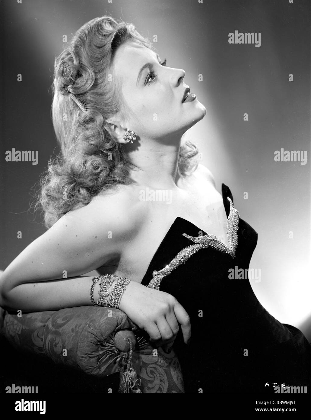 Ann Jeffreys su Tube and Reclining (immagine di credito: © Movie Star News via ZUMA Press Wire Service) Foto Stock