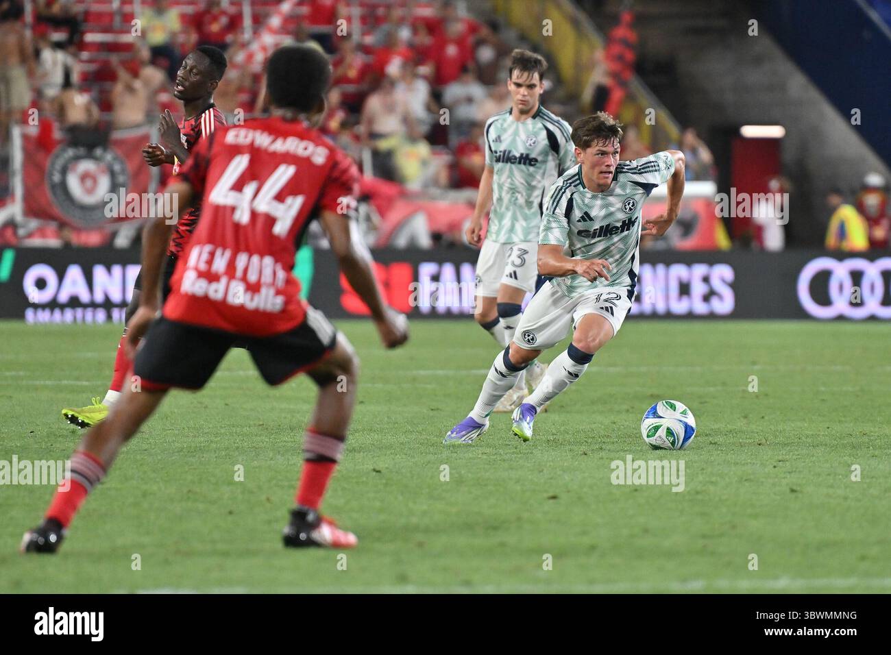 Harriosn, Vereinigte Staaten. 16 luglio 2025. AM Ball Ilay FEINGOLOD (New England 12)/Major League Soccer: New York Red Bulls - New England Revolution, Red Bull Arena AM 16.07.2025 crediti: dpa/Alamy Live News Foto Stock