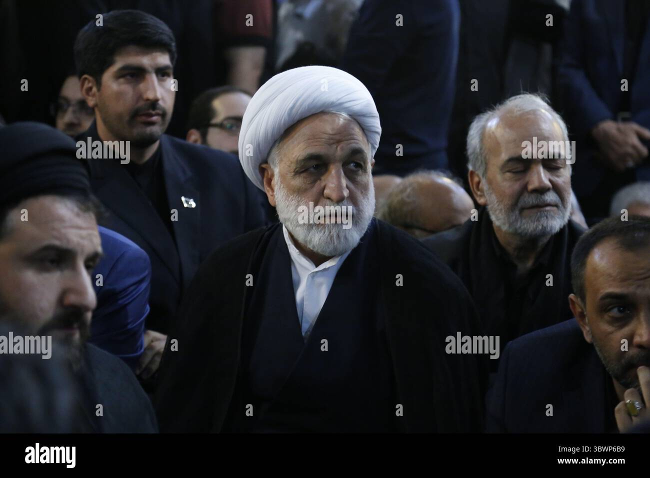 6 ottobre 2017, Teheran, Iran: Questa foto mostra il nuovo capo dell'autorità giudiziaria iraniana, GHOLAMHOSSEIN MOHSENI EJEI (C). Mohseni-Ejei è stato nominato capo dell'autorità giudiziaria dal supremo leader iraniano, l'Ayatollah Ali Khamenei, in sostituzione del presidente eletto Ebrahim Raisi, che dovrebbe assumere l'incarico all'inizio di agosto. (Immagine di credito: © Rouzbeh Fouladi/ZUMA Wire) Foto Stock