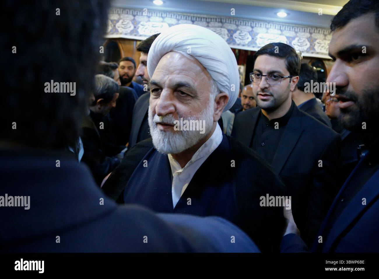 6 ottobre 2017, Teheran, Iran: Questa foto mostra il nuovo capo dell'autorità giudiziaria iraniana, GHOLAMHOSSEIN MOHSENI EJEI (C). Mohseni-Ejei è stato nominato capo dell'autorità giudiziaria dal supremo leader iraniano, l'Ayatollah Ali Khamenei, in sostituzione del presidente eletto Ebrahim Raisi, che dovrebbe assumere l'incarico all'inizio di agosto. (Immagine di credito: © Rouzbeh Fouladi/ZUMA Wire) Foto Stock