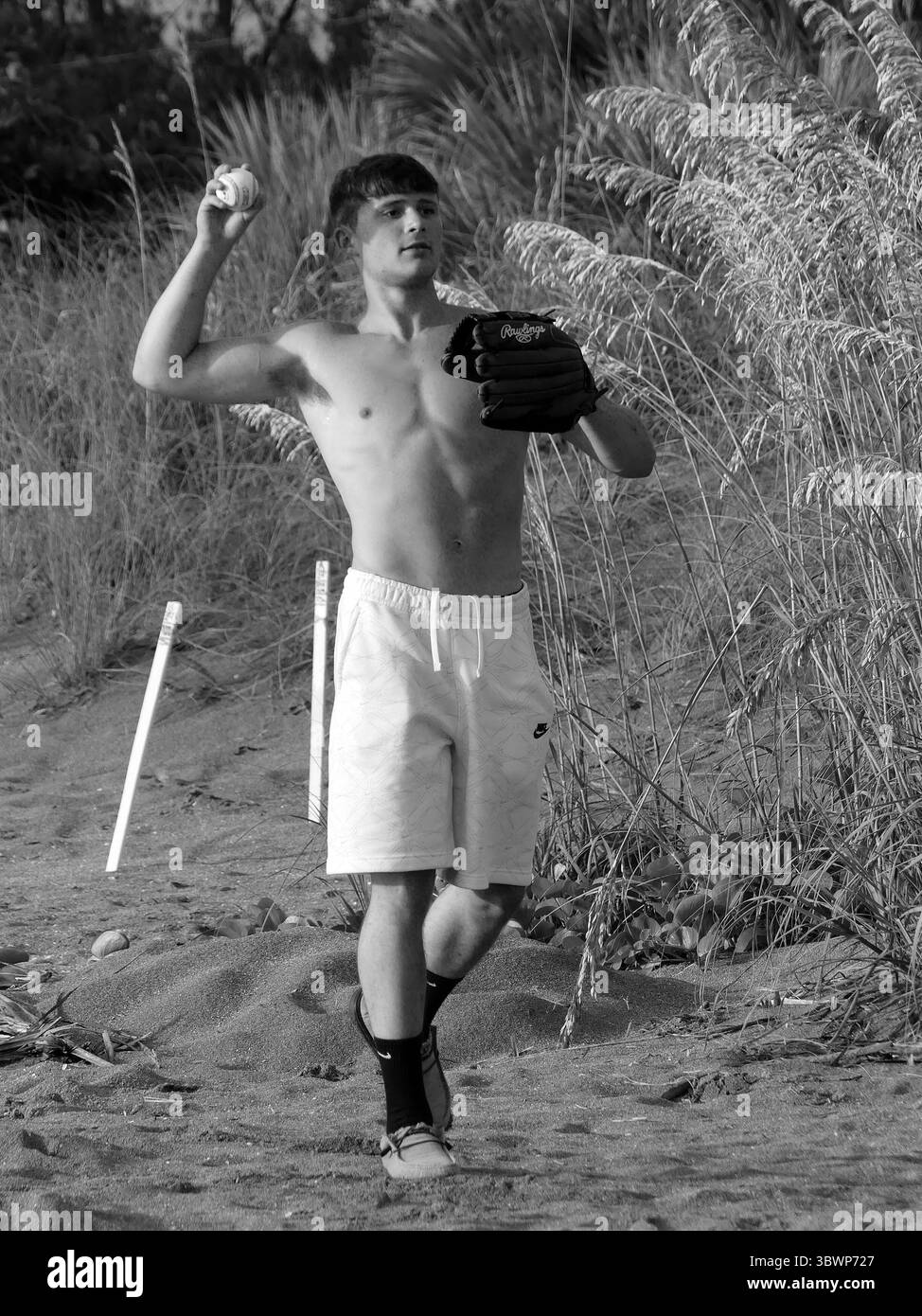 30 giugno 2021, SARASOTA, FLORIDA, Stati Uniti: Mentre le squadre fanno lo scouting che porta a turni difensivi, queste partite non hanno Statcast, il moderno sistema di metriche che ha cambiato il modo di giocare a baseball. (Immagine di credito: © John Marshall Mantel/ZUMA Wire) Foto Stock