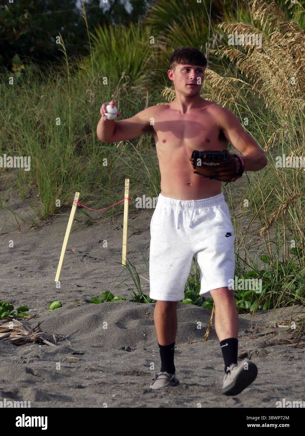 30 giugno 2021, SARASOTA, FLORIDA, Stati Uniti: Mentre le squadre fanno lo scouting che porta a turni difensivi, queste partite non hanno Statcast, il moderno sistema di metriche che ha cambiato il modo di giocare a baseball. (Immagine di credito: © John Marshall Mantel/ZUMA Wire) Foto Stock