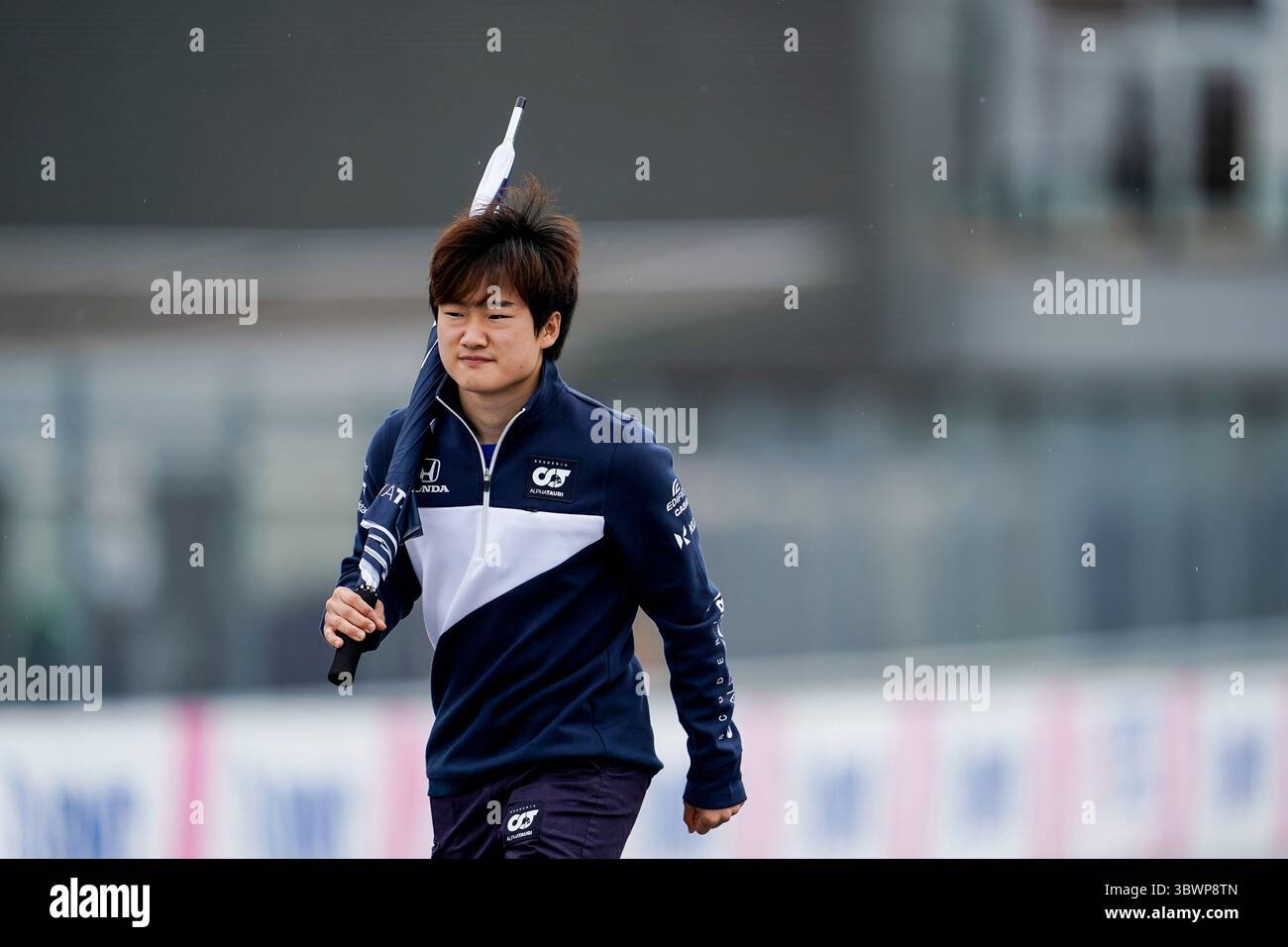 1 luglio 2021, Spielberg, Austria: YUKI TSUNODA del Giappone e Scuderia AlphaTauri è visto camminare sulla pista durante i preparativi del Gran Premio d'Austria di Formula 1 2021 FIA al Red Bull Ring di Spielberg, Austria. (Immagine di credito: © James Gasperotti/ZUMA Wire) Foto Stock