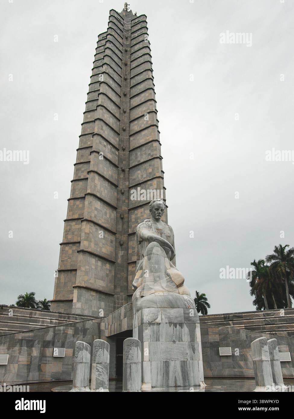 José Martí Memorial a l'Avana, Cuba - un'alta torre di pietra e statua in onore dell'eroe nazionale cubano, situata in Plaza de la Revolución. Foto Stock