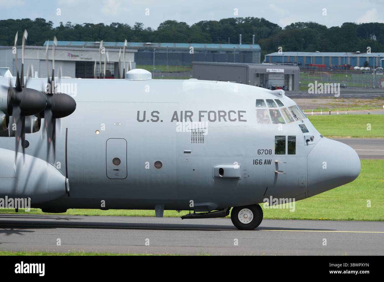 Aeroporto di Prestwick, Ayrshire Scozia - un aereo da trasporto C-130H Hercules della United States Air Force ( USAF ) dal Delaware ANG - foto luglio 2025 Foto Stock