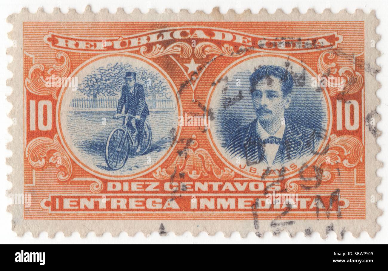 CUBA - 1910: 10 centavo arancione e blu francobollo speciale di consegna raffigurante Corriere in sella a una bicicletta e ritratto del dottor Juan Bruno Zayas Alfonso, capo militare della Guerra d'indipendenza cubana Foto Stock