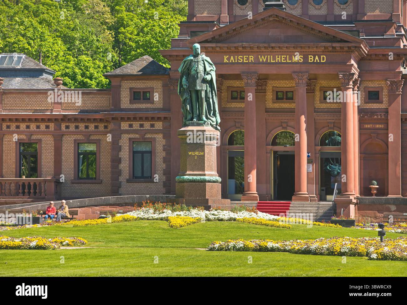 Spa dell'Imperatore Guglielmo a Bad Homburg con memoriale al Kaiser Guglielmo I. nel giardino termale, Germania, Assia, Bad Homburg vor der Hoehe Foto Stock
