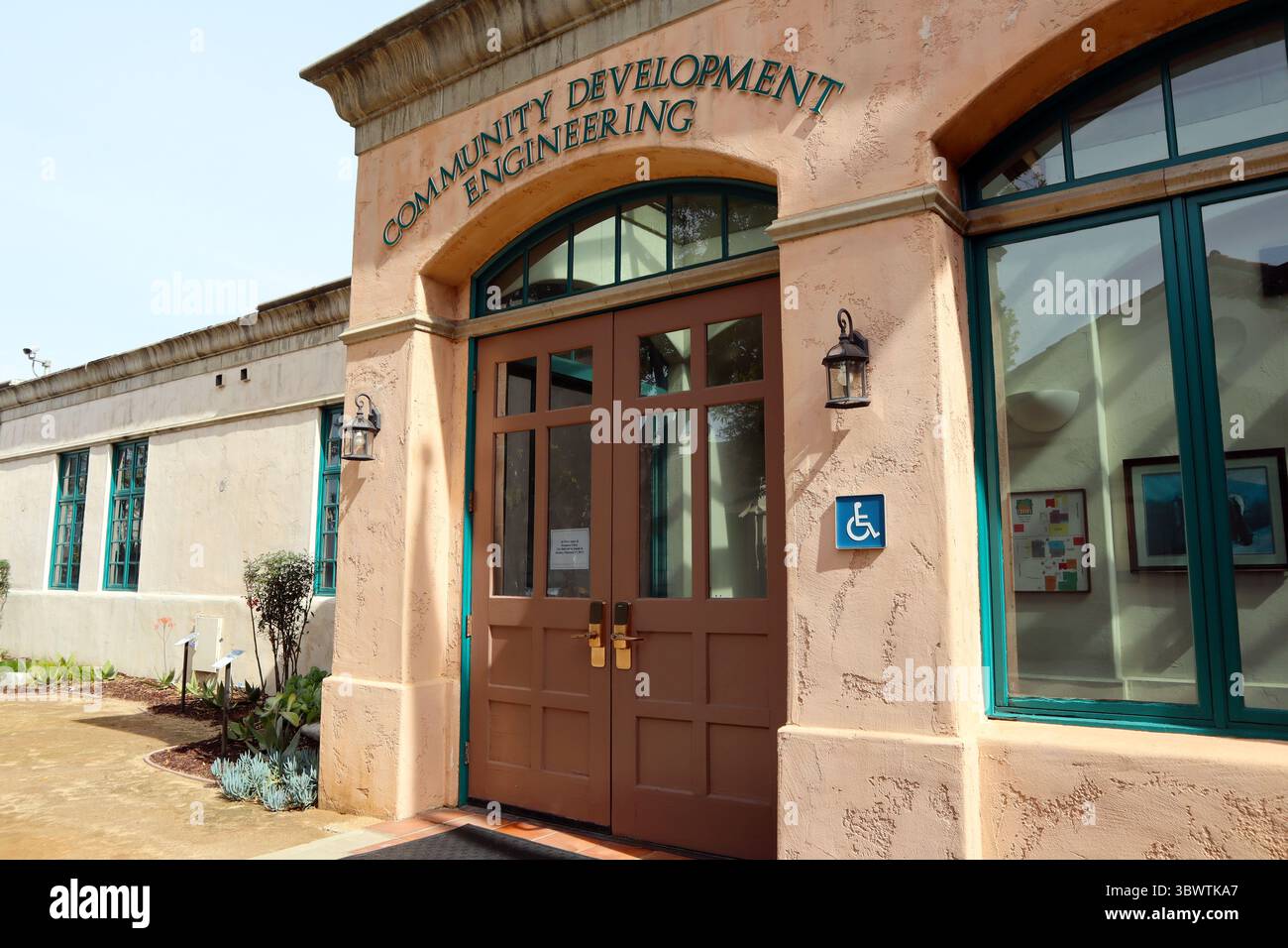 Covina, California: Covina Community Development and Engineering Department Building Exterior Foto Stock