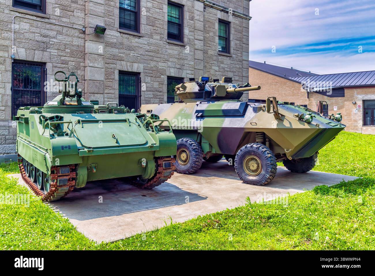 Veicoli militari in esposizione - vari Foto Stock