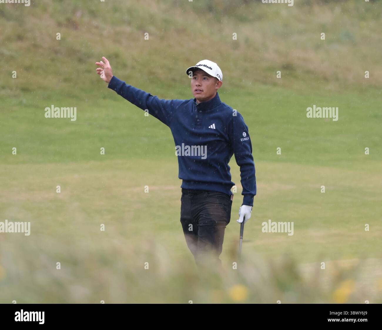 Portrush, Irlanda del Nord. 17 luglio 2025. L'American Collin Morikawa grida al primo round del 153° Open Championship al Royal Portrush Golf Club di Portrush, Irlanda del Nord, giovedì 17 luglio 2025. Foto di Hugo Philpott/UPI credito: UPI/Alamy Live News Foto Stock