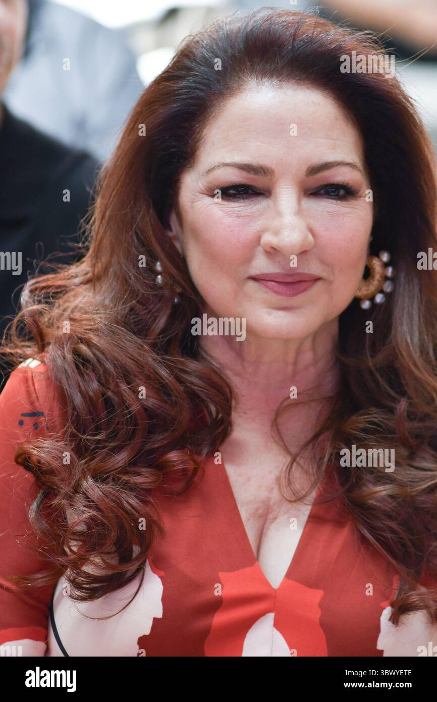 Madrid, Spagna. 17 luglio 2025. La cantante Gloria Estefan partecipa alla presentazione del programma Hispanidad 2025 presso la Real Casa de Correos. Credito: SOPA Images Limited/Alamy Live News Foto Stock