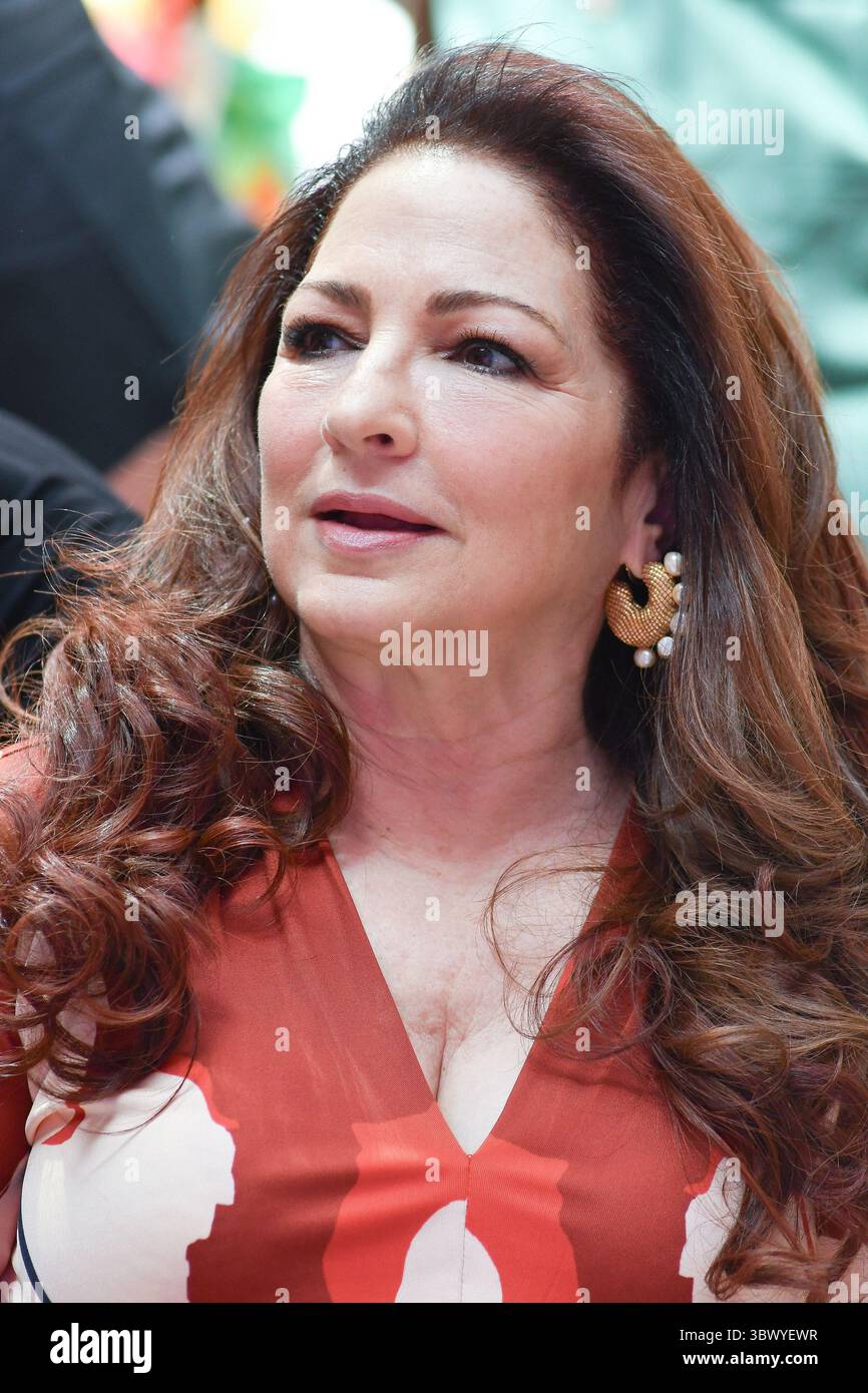 Madrid, Spagna. 17 luglio 2025. La cantante Gloria Estefan partecipa alla presentazione del programma Hispanidad 2025 presso la Real Casa de Correos. Credito: SOPA Images Limited/Alamy Live News Foto Stock