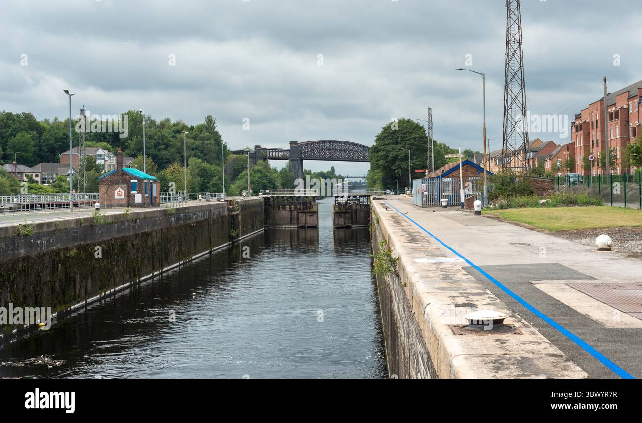 Vista di Latchford Locks, Warrington, Cheshire, Regno Unito. Fatto il 17 luglio 2025. Foto Stock