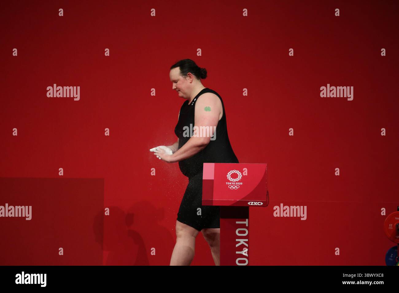 2 agosto 2021, Tokyo, Giappone: Laurel HUBBARD della nuova Zelanda fa la storia diventando la prima atleta apertamente transgender a competere alle Olimpiadi durante il Women's Weightlifting +87kg Group A al Tokyo International Forum il 2 agosto 2021 a Tokyo, Giappone (immagine di credito: © Mickael Chavet via ZUMA Press Wire) Foto Stock