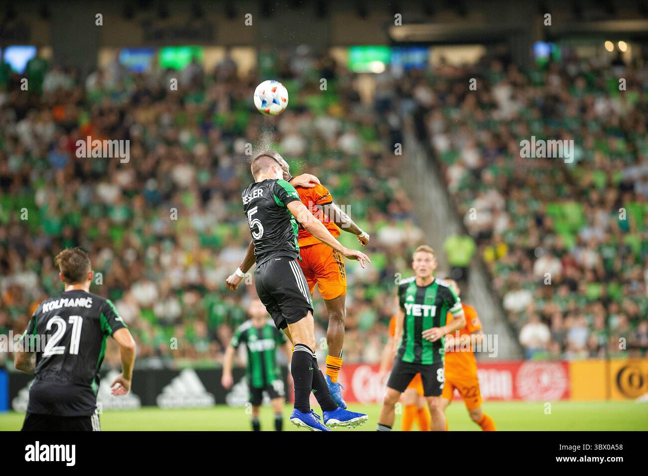 4 agosto 2021: Austin FC Matt Besler Defender (05) in azione durante il match MLS contro gli Houston Dynamo al Q2 Stadium. Austin, Texas. Mario Cantu/CSM(immagine di credito: &Copy; Mario Cantu/CSM tramite filo ZUMA) Foto Stock