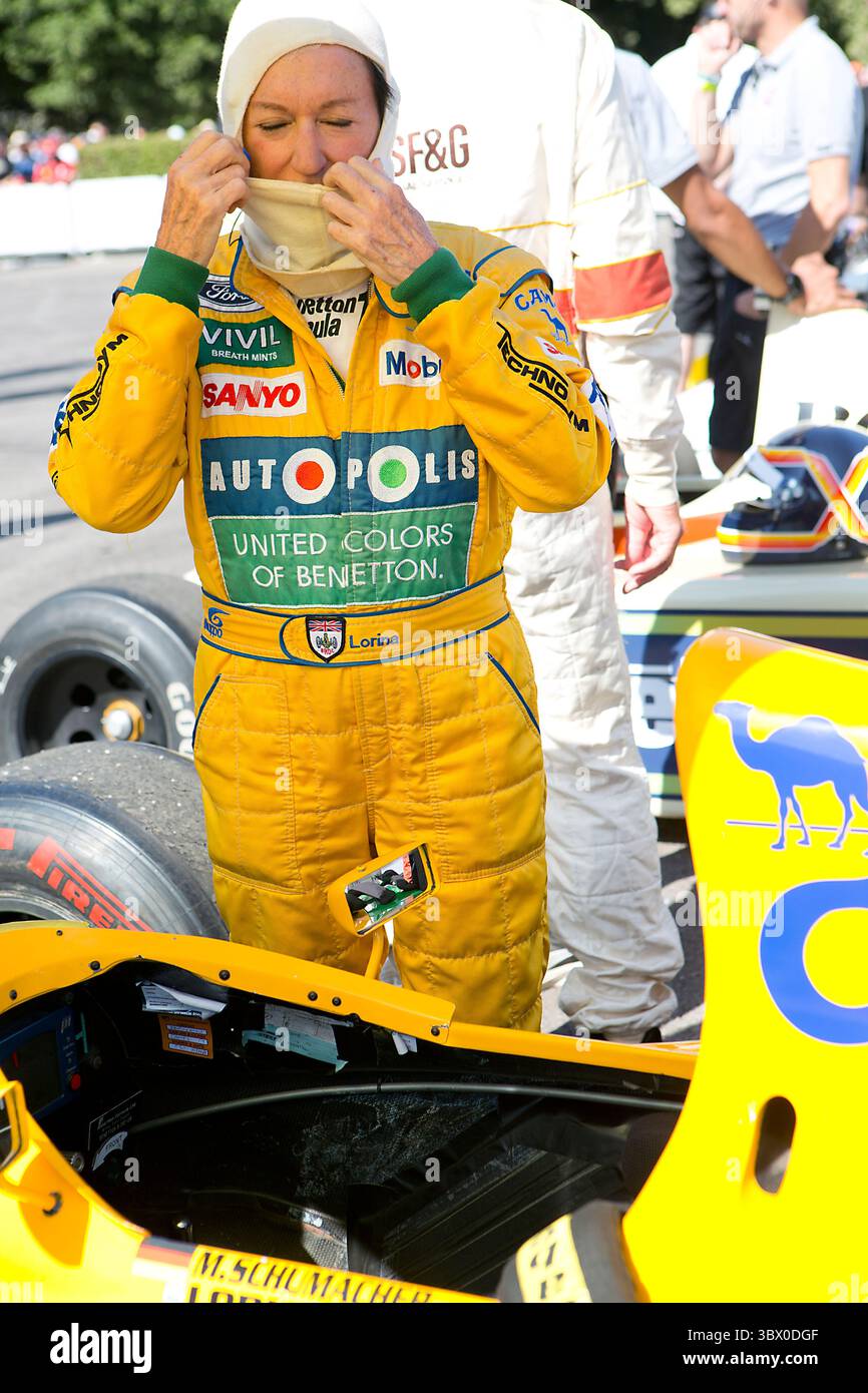 Lorina McLaughlin, proprietaria/autista della 1992 Benetton-Ford B192 al Festival of Speed alla Goodwood House il 12 luglio 2025 ©2025 copyright Michael Cole Foto Stock