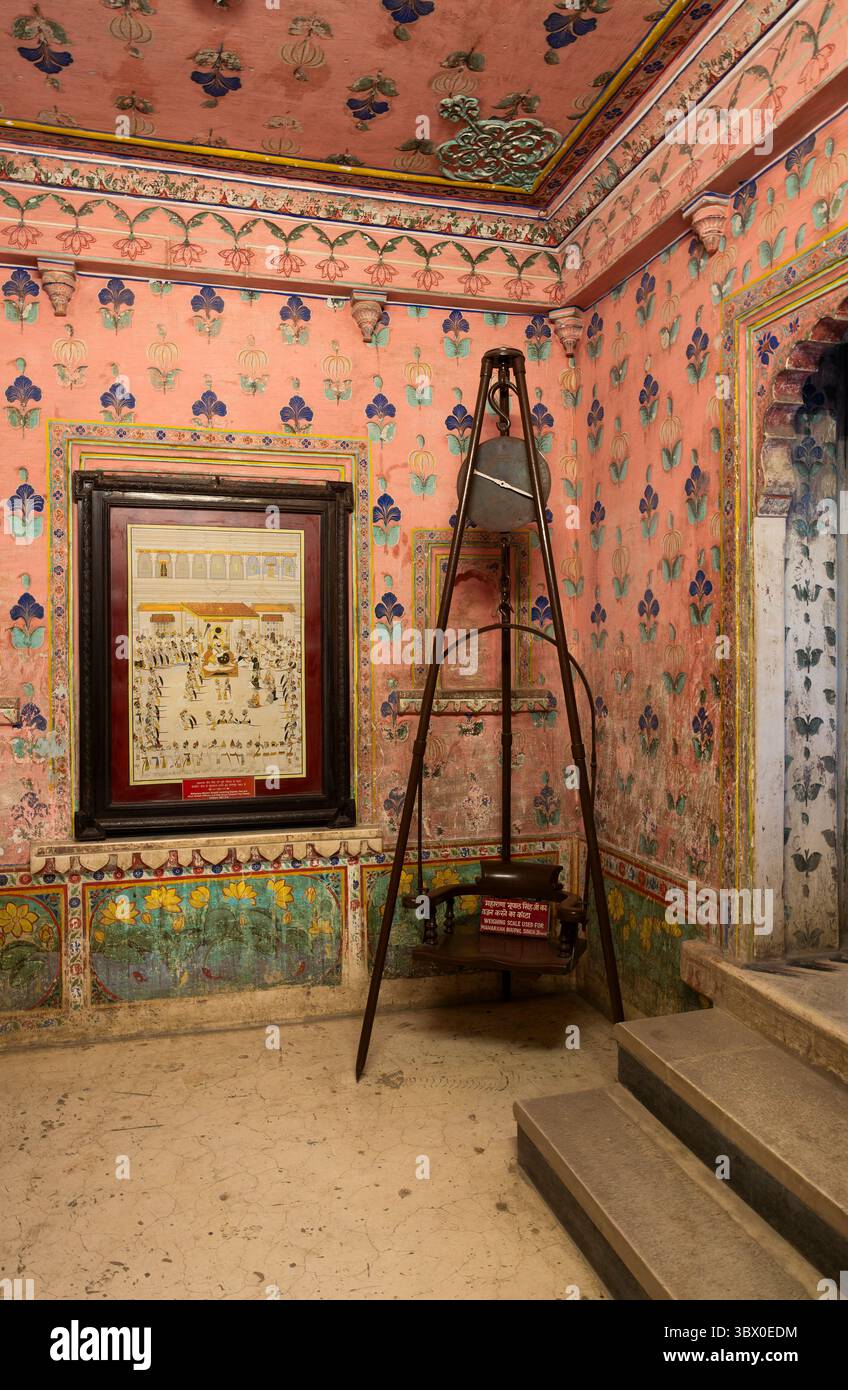 Udaipur, India - 4 gennaio 2024: Palazzo della città di Udaipur. Foto Stock