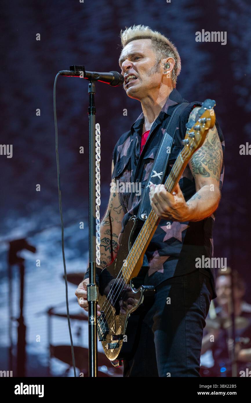 15 agosto 2021, Chicago, Illinois, Stati Uniti: MIKE DIRNT del Green Day durante l'Hella Mega Tour al Wrigley Field di Chicago, Illinois (immagine di credito: © Daniel DeSlover/ZUMA Press Wire) Foto Stock