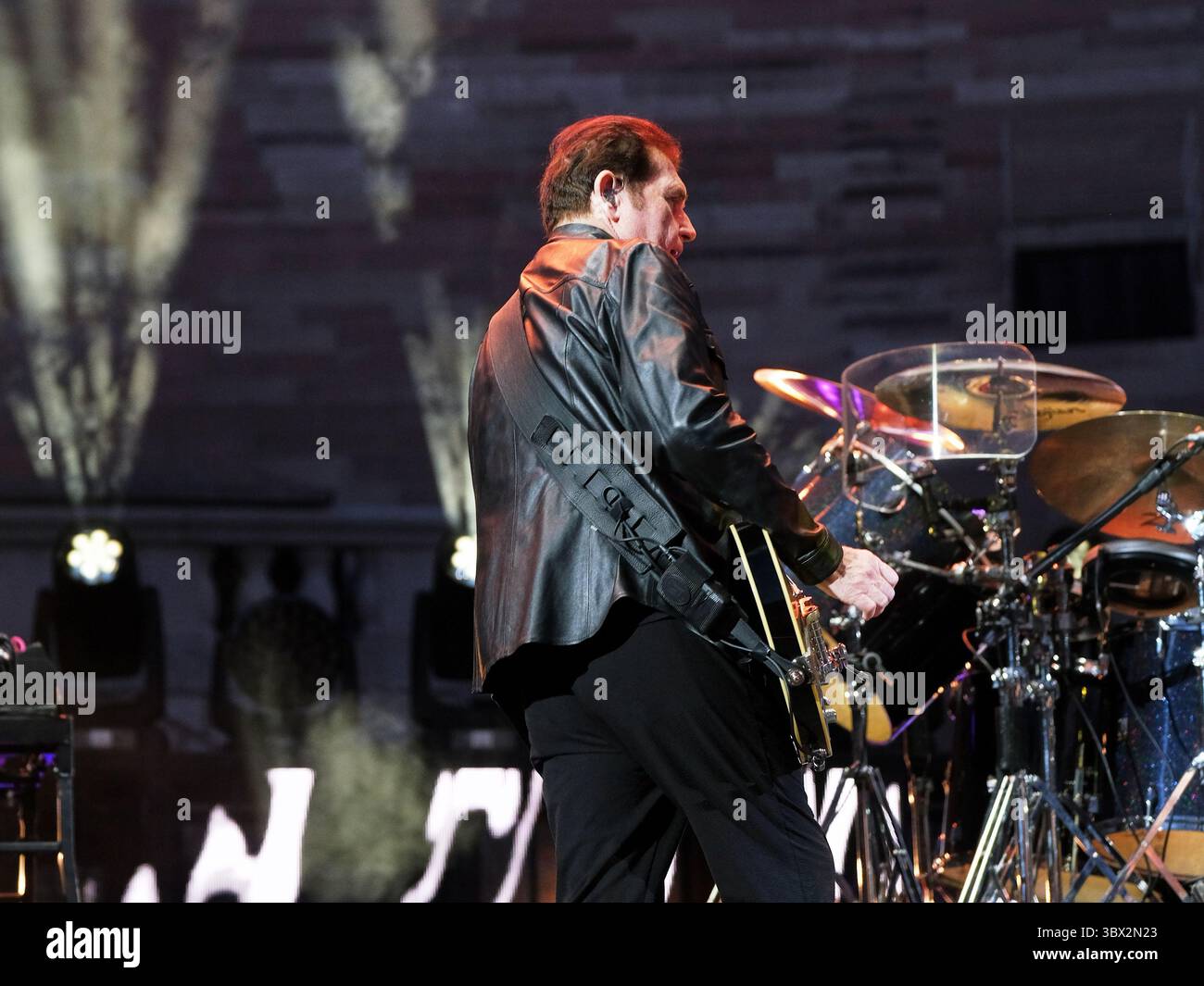 Arena, Verona, Italia, 15 luglio 2025, Charlie Burchill durante SIMPLE MINDS - ESTATE DAL VIVO 2025 - Concerto musicale Foto Stock