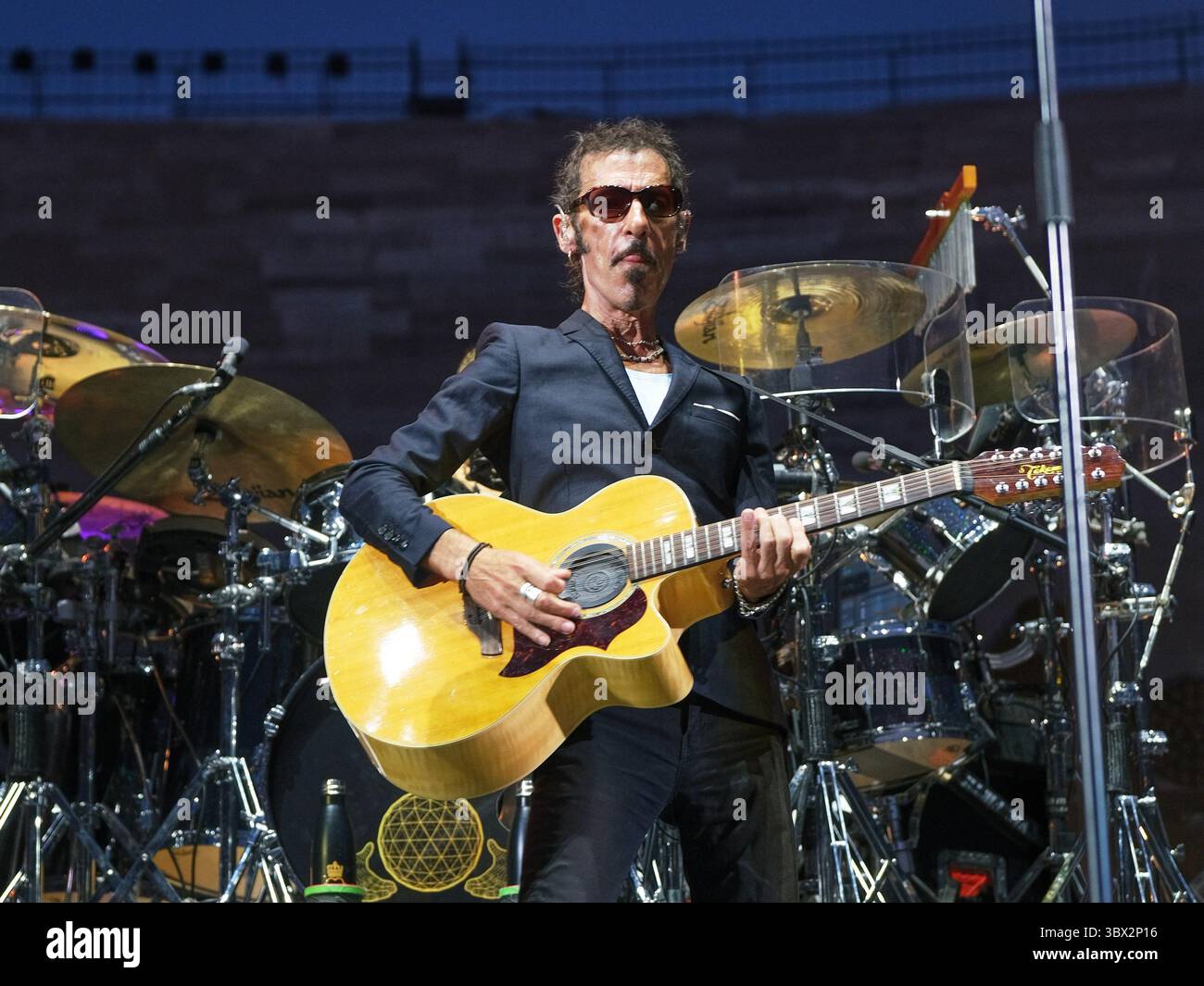 Arena, Verona, Italia, 15 luglio 2025, Gordy Goudie durante SIMPLE MINDS - LIVE ESTIVO 2025 - Concerto musicale Foto Stock