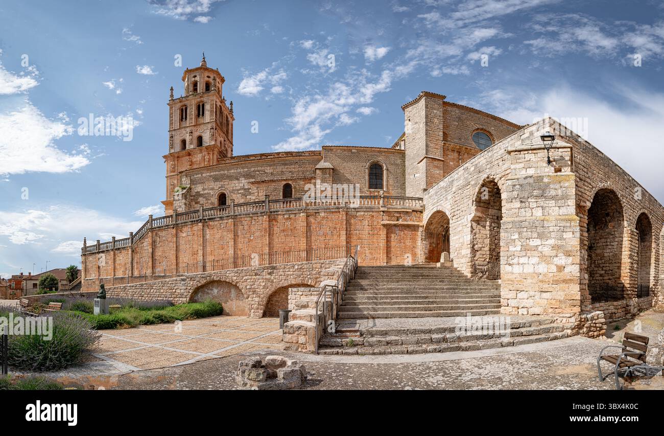 Chiesa Collegiata dell'assunzione di Santa Maria del campo. Burgos, Spagna. Foto Stock
