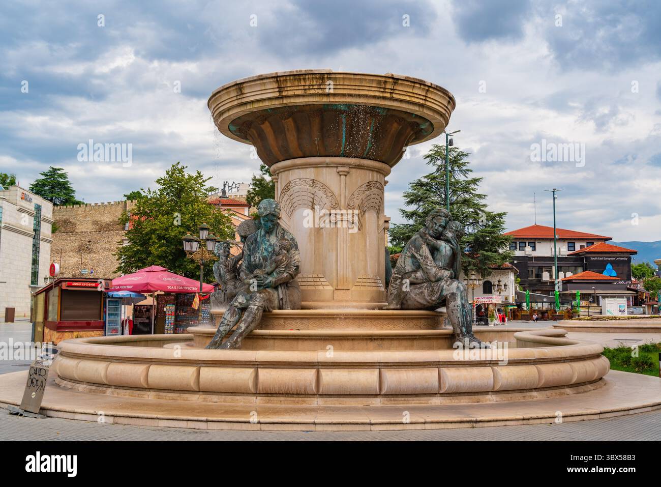Fontana Olimpia madre di Alessandro III a Skopje, Macedonia del Nord Foto Stock