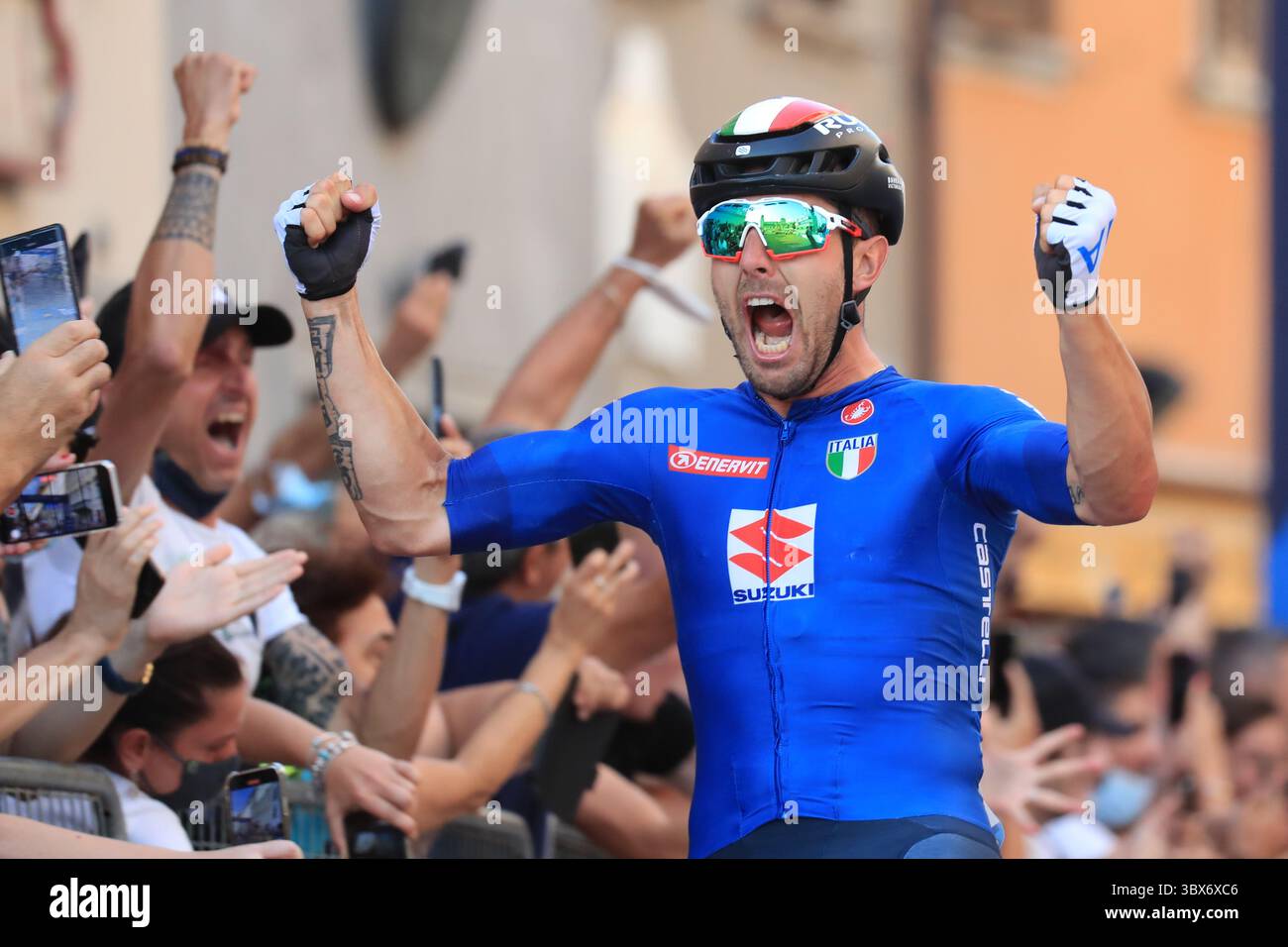 Campionati europei di ciclismo su strada 2021 UEC. Trento, Italia il 12 settembre 2021. Elite Men Road Race, Sonny COLBRELLI (ITA), (foto di Pierre Teyssot/ESPA-Images) (immagine di credito: &Copy; ESPA Photo Agency/CSM via ZUMA Wire) Foto Stock