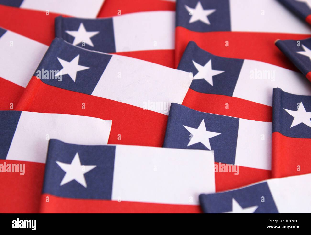 Sfondo pieno di bandiere di carta cilene - festa nazionale Foto Stock