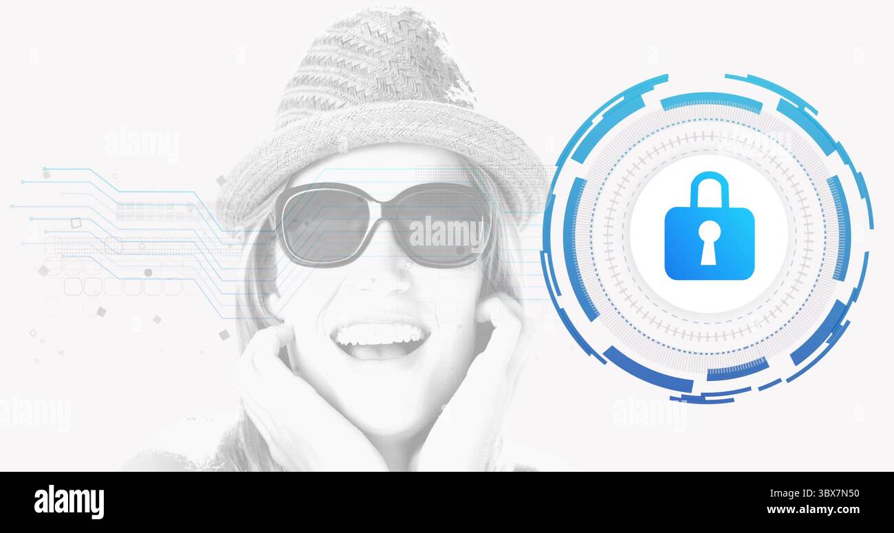 Donna sorridente che indossa occhiali da sole che si collegano al circuito dell'icona del lucchetto sul bianco Foto Stock