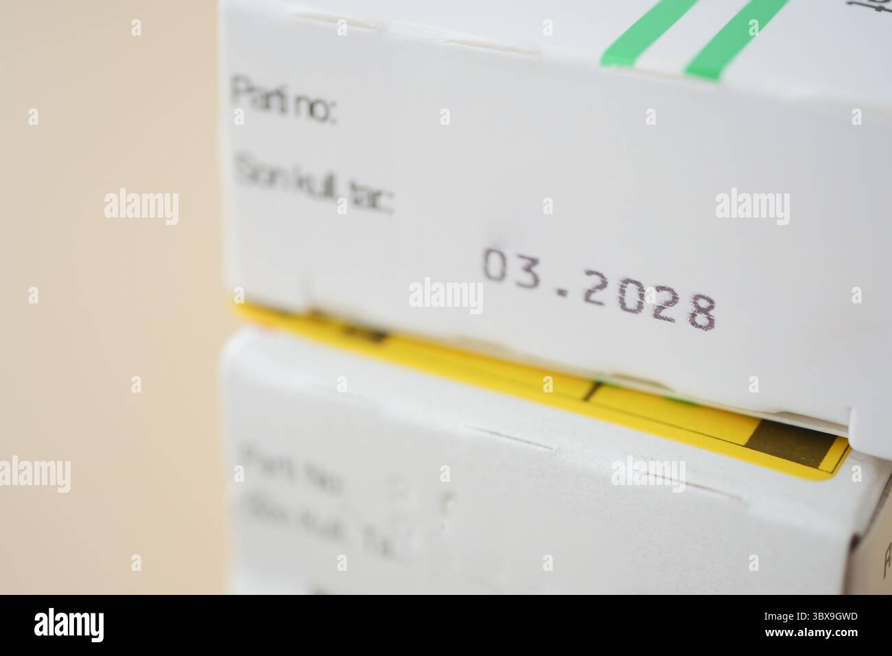 Data di scadenza stampata su un pacchetto medico Foto Stock