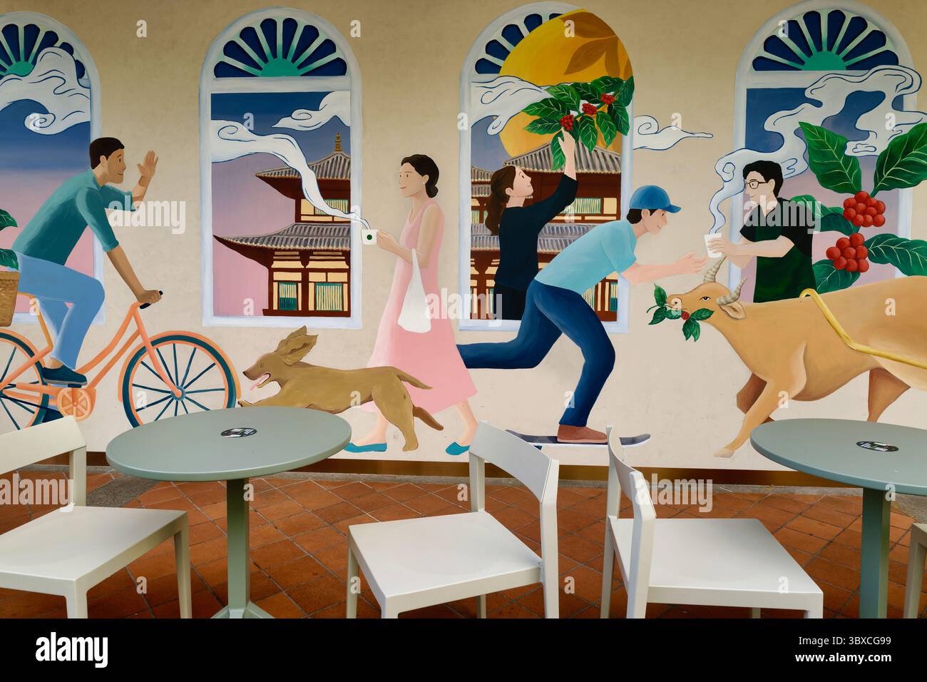 L'area salotto esterna di un outlet Starbucks in Smith Street, Chinatown Singapore, presenta un colorato murale come sfondo Foto Stock