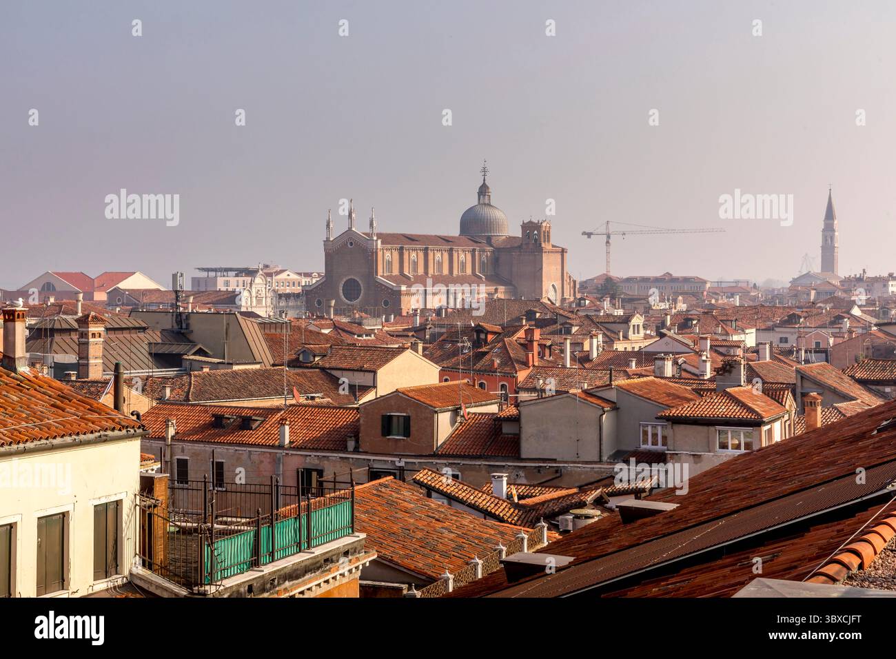 Venezia, Italia - 5 febbraio 2024: Storica Basilica di San Giovanni e Paolo a Venezia, Italia Foto Stock
