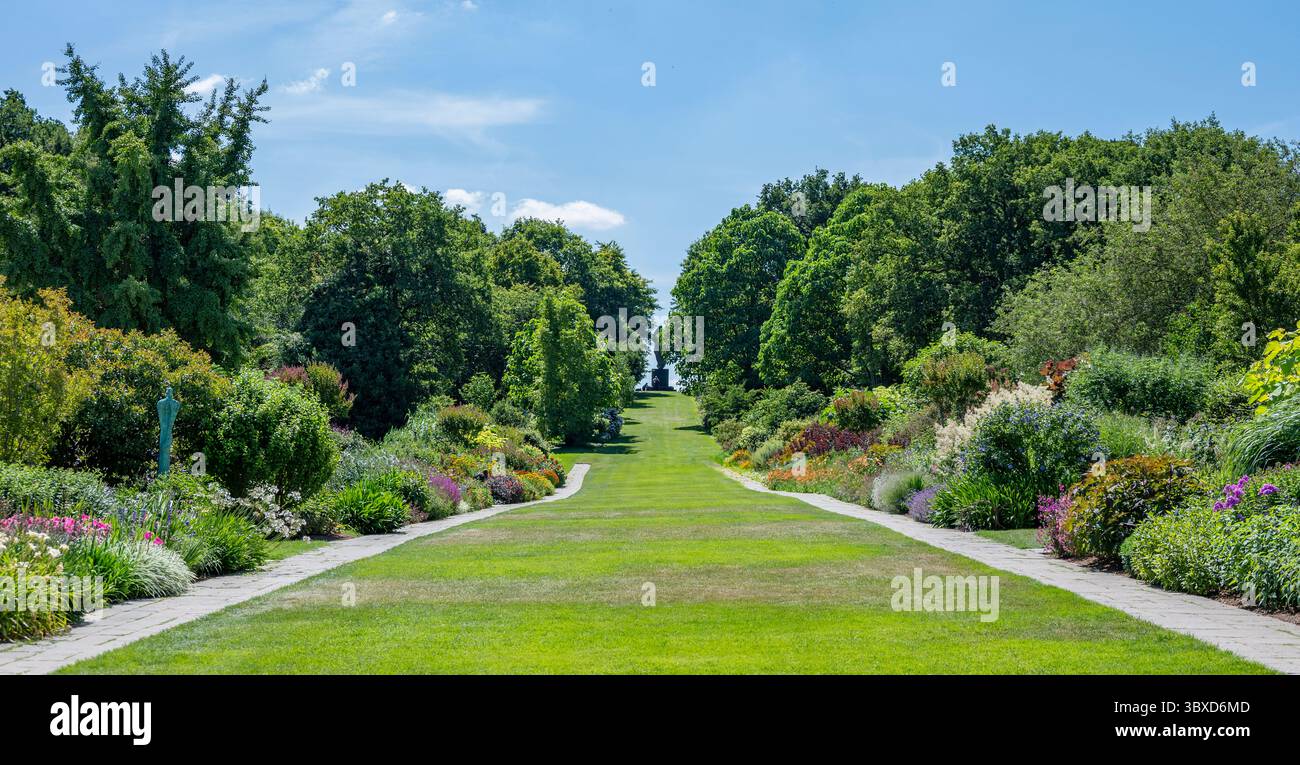 Confina con Battleston Hill, RHS Gardens, Wisley, Surrey, Inghilterra Foto Stock