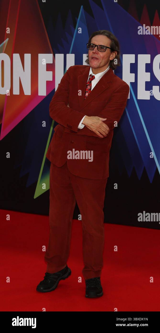 14 ottobre 2021, Londra, Inghilterra, Regno Unito: STEPHEN WOOLLEY arriva alla Royal Festival Hall per la premiere britannica della Mothering Sunday al BFI London Film Festival. (Immagine di credito: © Tayfun Salci/ZUMA Press Wire) Foto Stock