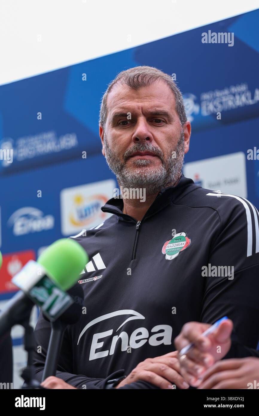 RADOM 18.07.2025 PILKA NOZNA PKO BANK POLSKI EKSTRAKLASA - KONFERENCJA PRASOWA RADOMIAK RADOM - CALCIO POLACCO TOP LEAGUE - RADOMIAK RADOM CONFERENZA STAMPA NZ TRENER JOAO HENRIQUES FOT. IGOR JAKUBOWSKI / 400 MM Foto Stock