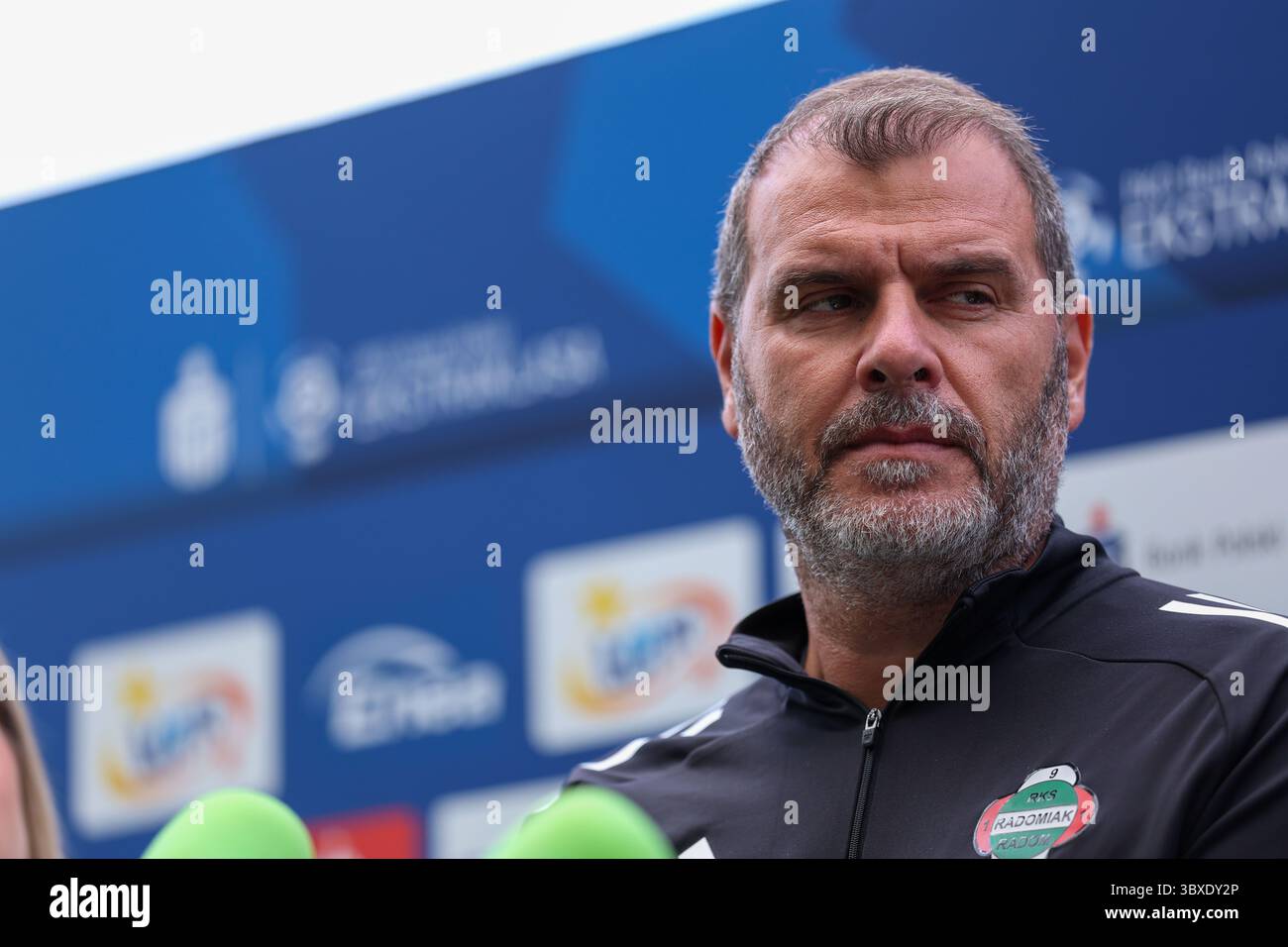RADOM 18.07.2025 PILKA NOZNA PKO BANK POLSKI EKSTRAKLASA - KONFERENCJA PRASOWA RADOMIAK RADOM - CALCIO POLACCO TOP LEAGUE - RADOMIAK RADOM CONFERENZA STAMPA NZ TRENER JOAO HENRIQUES FOT. IGOR JAKUBOWSKI / 400 MM Foto Stock