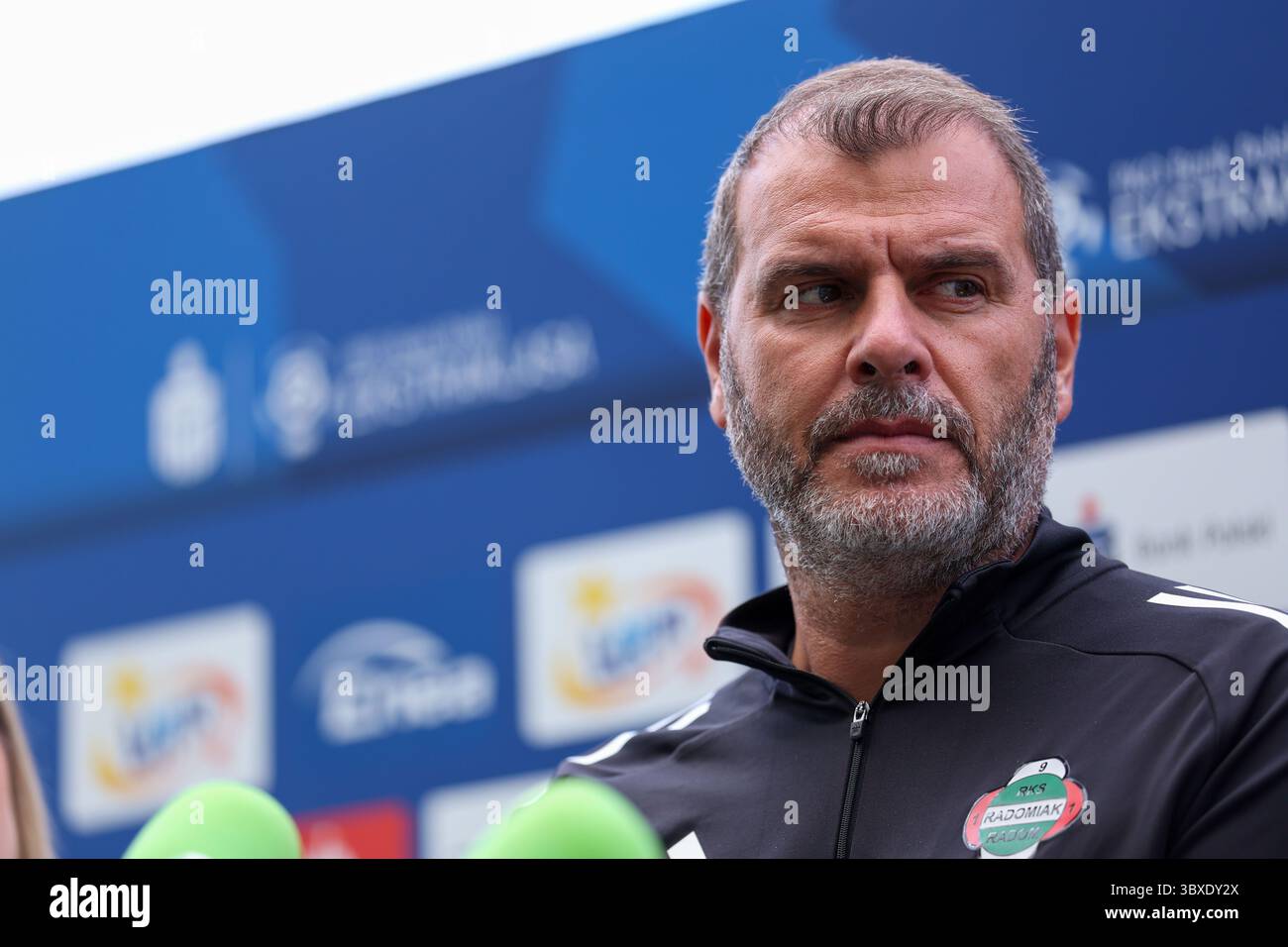 RADOM 18.07.2025 PILKA NOZNA PKO BANK POLSKI EKSTRAKLASA - KONFERENCJA PRASOWA RADOMIAK RADOM - CALCIO POLACCO TOP LEAGUE - RADOMIAK RADOM CONFERENZA STAMPA NZ TRENER JOAO HENRIQUES FOT. IGOR JAKUBOWSKI / 400 MM Foto Stock
