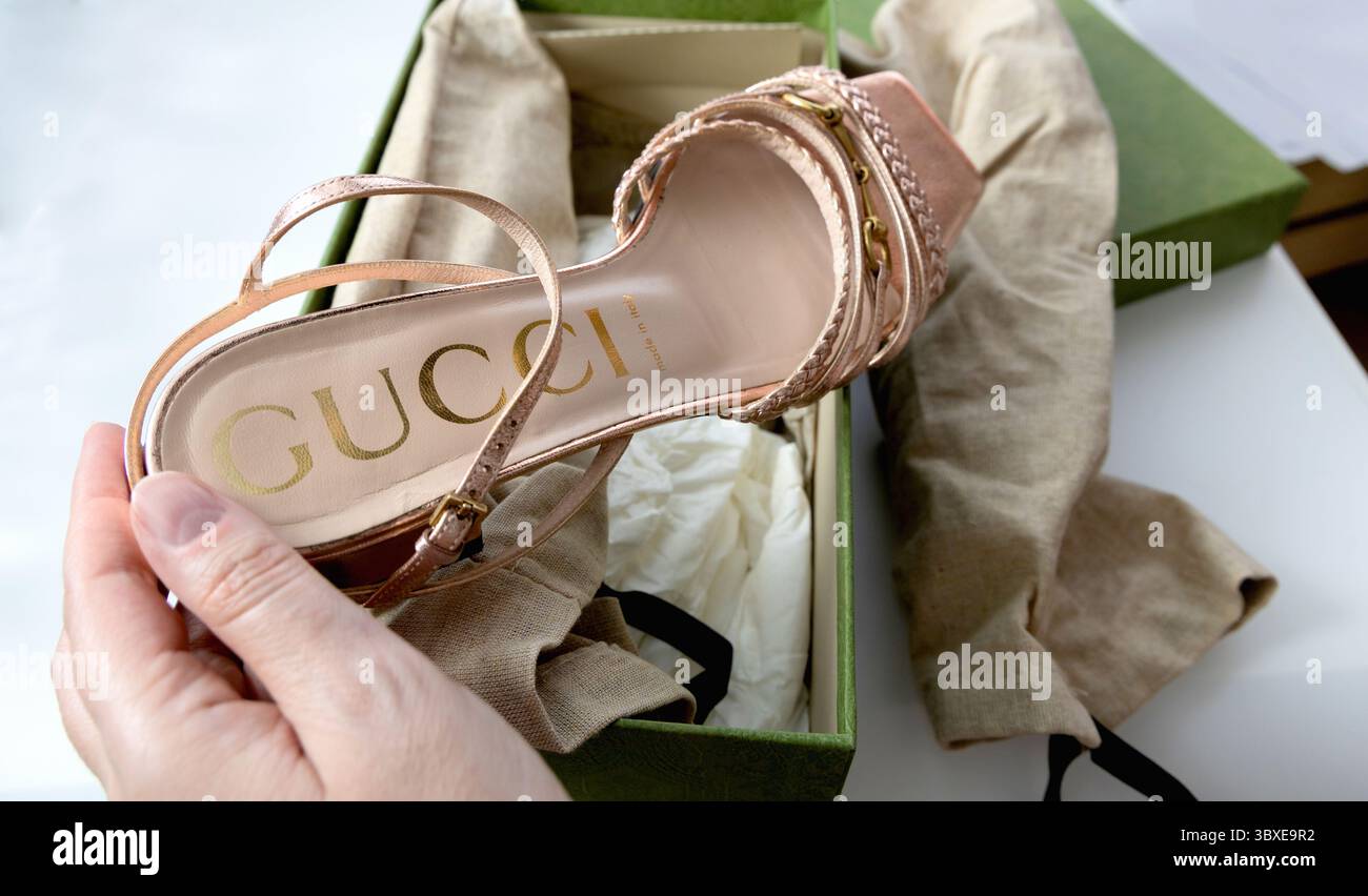 Scarpe estive del marchio Gucci. Copenaghen, Danimarca - 15 luglio 2025 Foto Stock