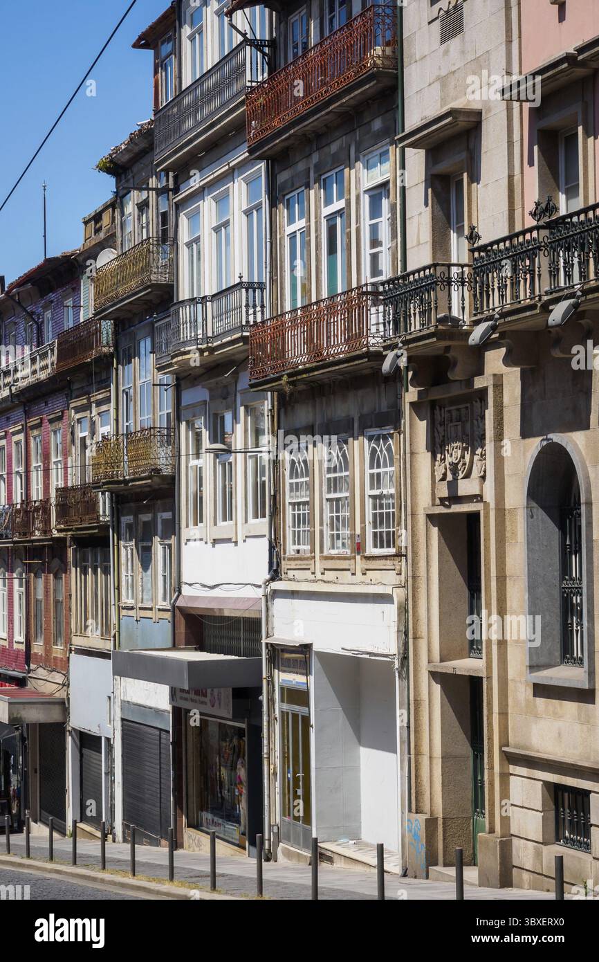 Edifici tradizionali nel centro di Porto, Portogallo Foto Stock