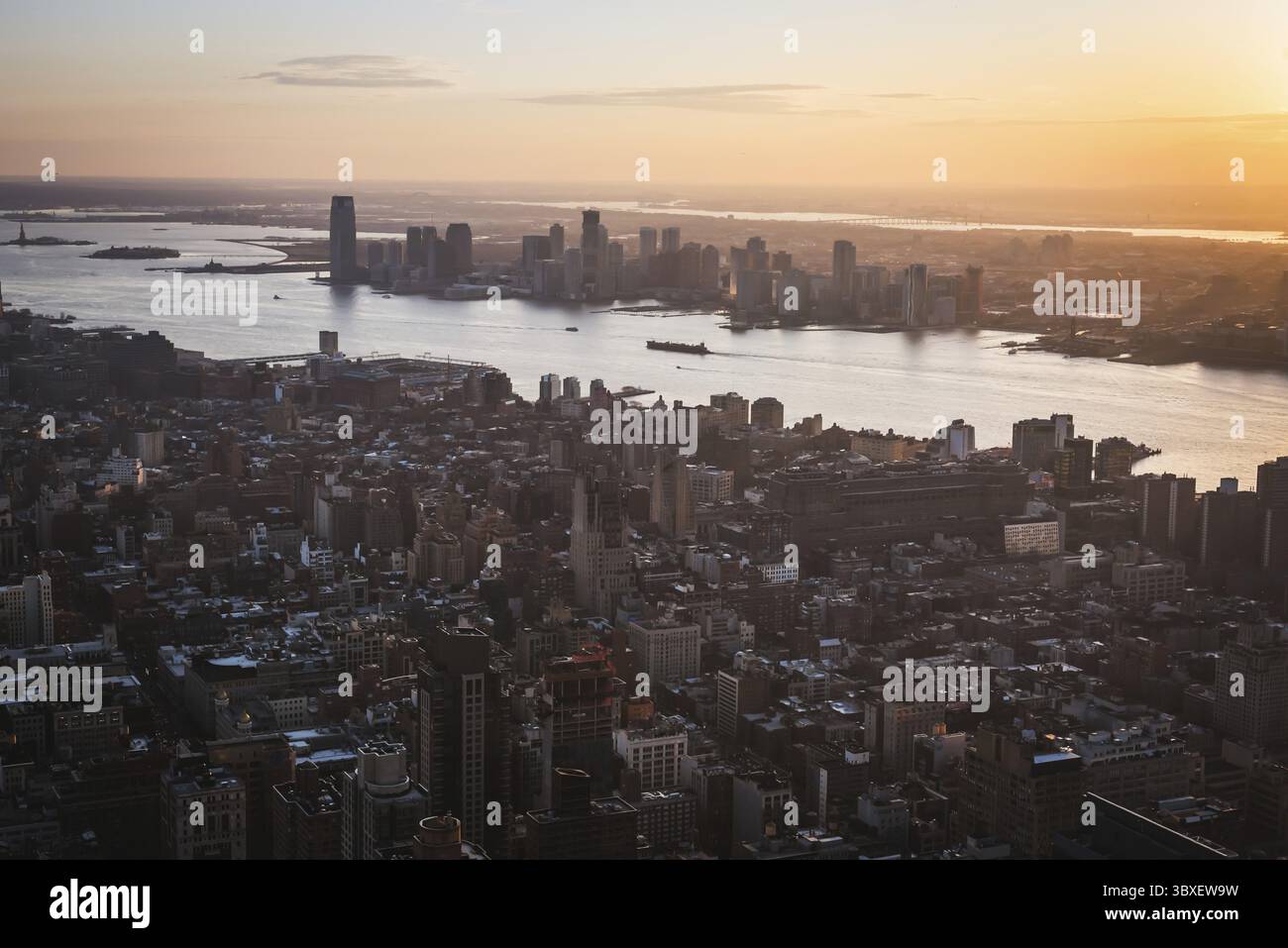 Antenna Sunset over Manhattan da un alto punto di vista in NYC Foto Stock