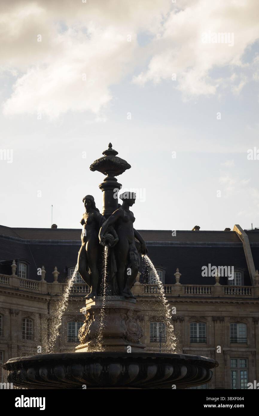 Fontana in Place de la Bourse a Bordeaux, Francia Foto Stock