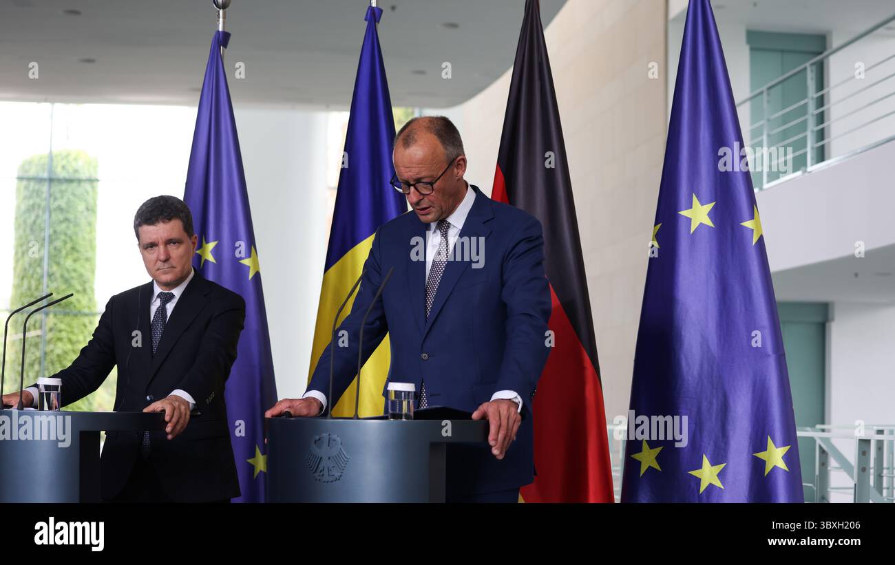 Berlino, Germania, 18 giugno 2025. Conferenza stampa del Cancelliere federale Friedrich Merz (GER) e del Presidente della Romania, Nicușor Dan (ROU) foto: Klaus Kroenert credito: Klaus Kroenert/Alamy Live News Foto Stock