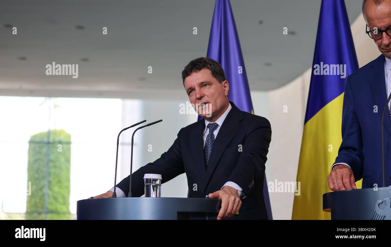 Berlino, Germania, 18 giugno 2025. Conferenza stampa del Cancelliere federale Friedrich Merz (GER) e del Presidente della Romania, Nicușor Dan (ROU) foto: Klaus Kroenert credito: Klaus Kroenert/Alamy Live News Foto Stock