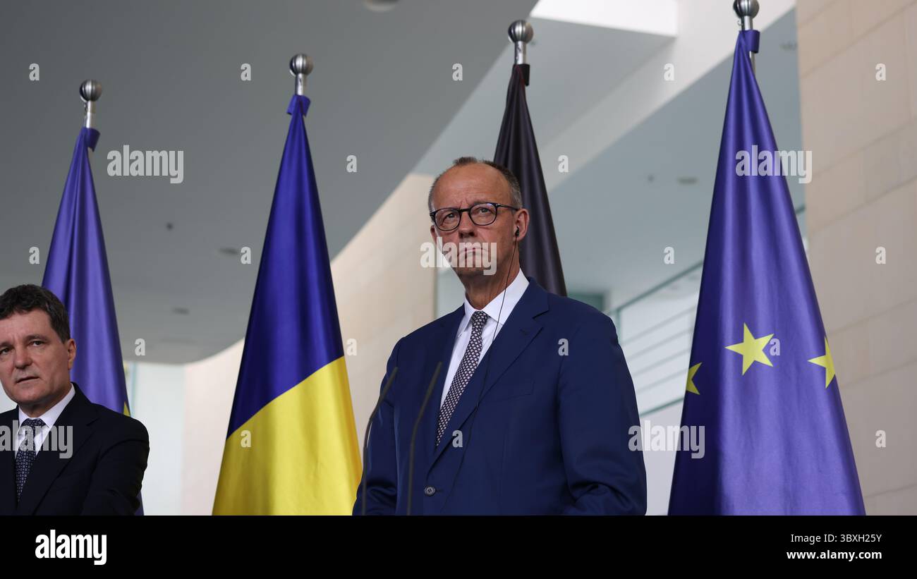 Berlino, Germania, 18 giugno 2025. Conferenza stampa del Cancelliere federale Friedrich Merz (GER) e del Presidente della Romania, Nicușor Dan (ROU) foto: Klaus Kroenert credito: Klaus Kroenert/Alamy Live News Foto Stock