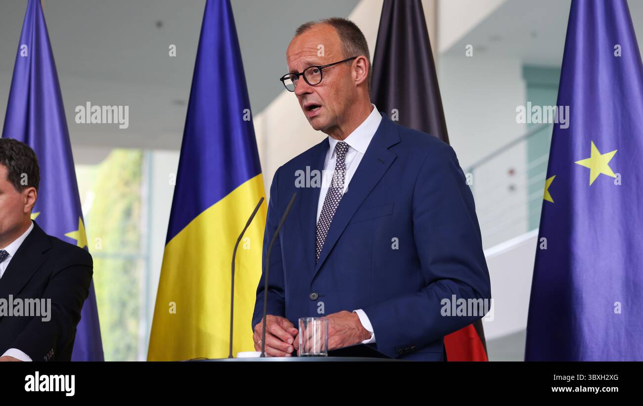 Berlino, Germania, 18 giugno 2025. Conferenza stampa del Cancelliere federale Friedrich Merz (GER) e del Presidente della Romania, Nicușor Dan (ROU) foto: Klaus Kroenert credito: Klaus Kroenert/Alamy Live News Foto Stock