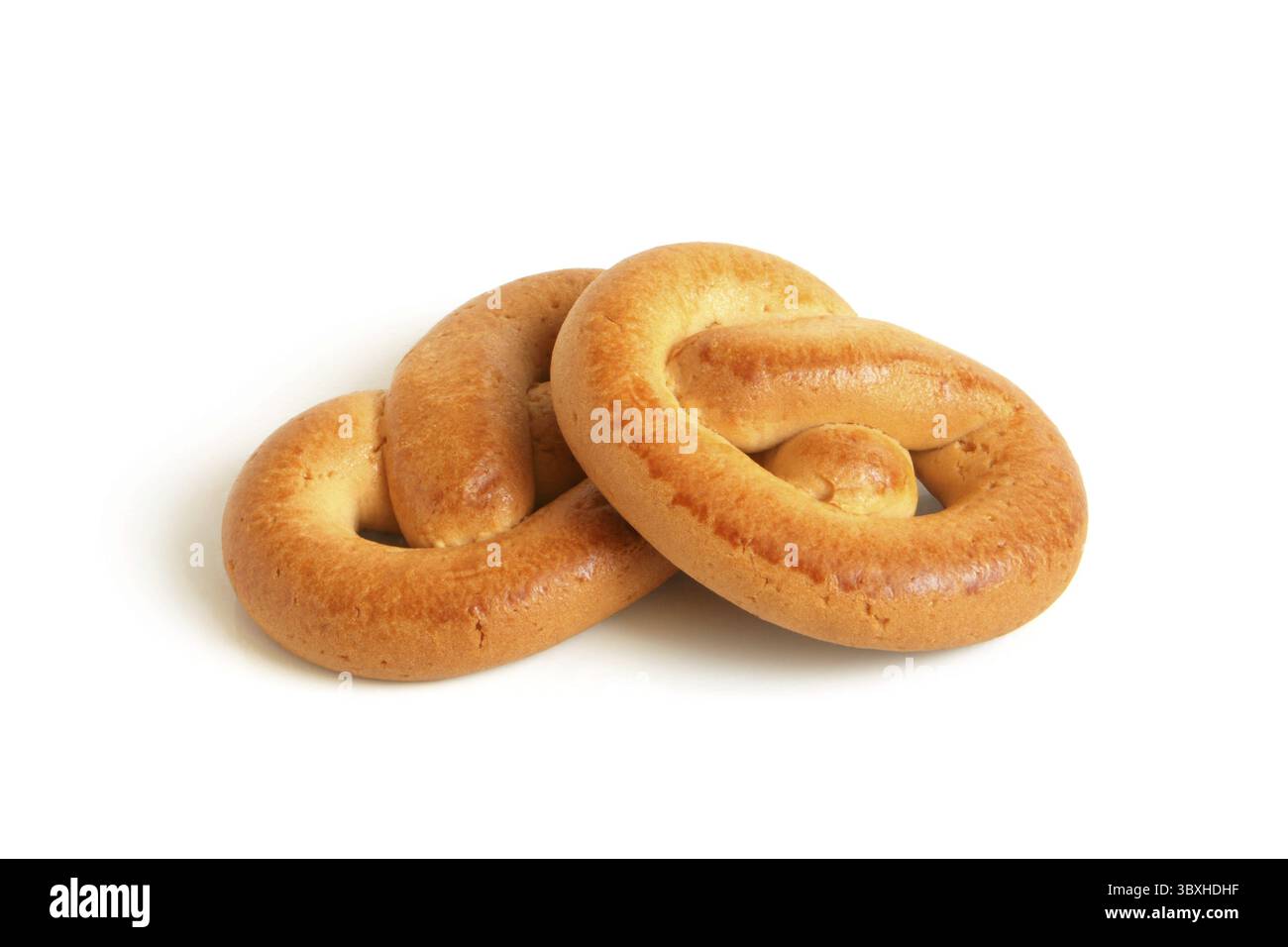 Nodo-biscotti di forma su sfondo bianco Foto Stock