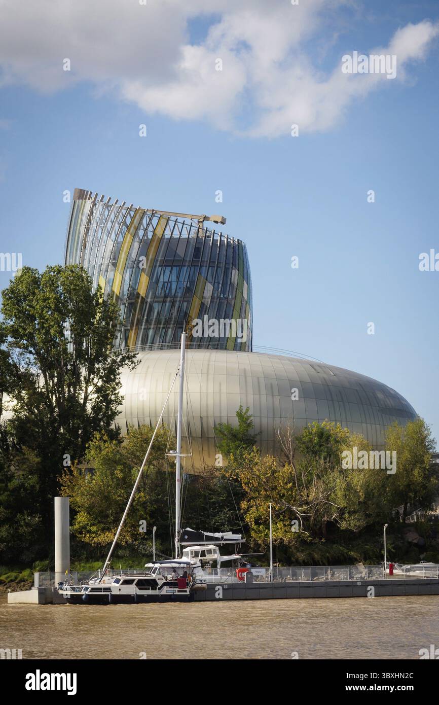 Bordeaux, Francia - 11 settembre 2021: Città del vino della Garonna a Bordeaux Foto Stock
