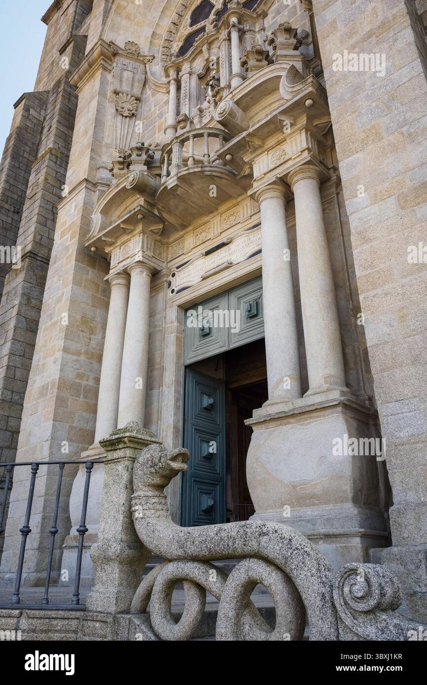 Ingresso principale alla cattedrale di Porto, Portogallo Foto Stock
